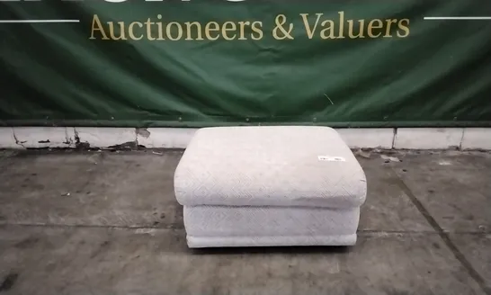 QUALITY BRITISH DESIGNED & MANUFACTURED G PLAN MALVERN STORAGE FOOTSTOOL NEBULAR PEBBLE FABRIC