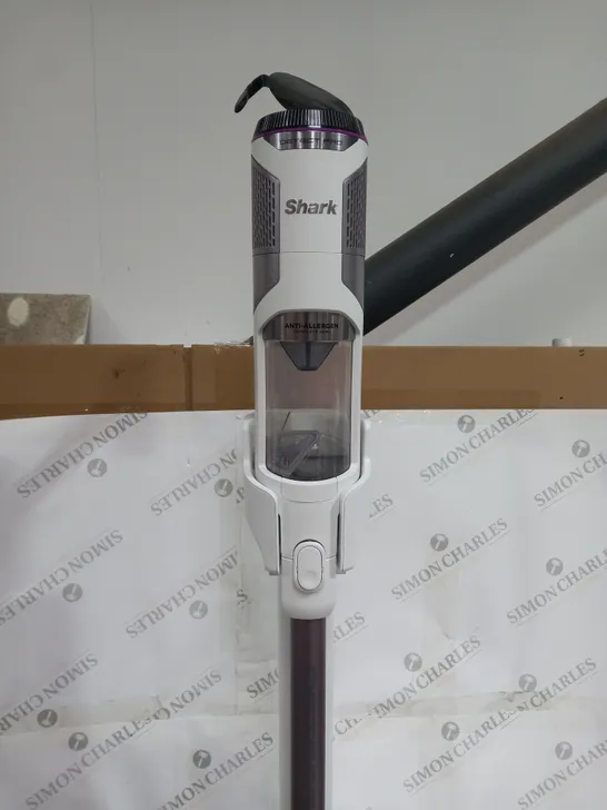 BOXED SHARK CORDLESS DETECT PRO VACUUM CLEANER