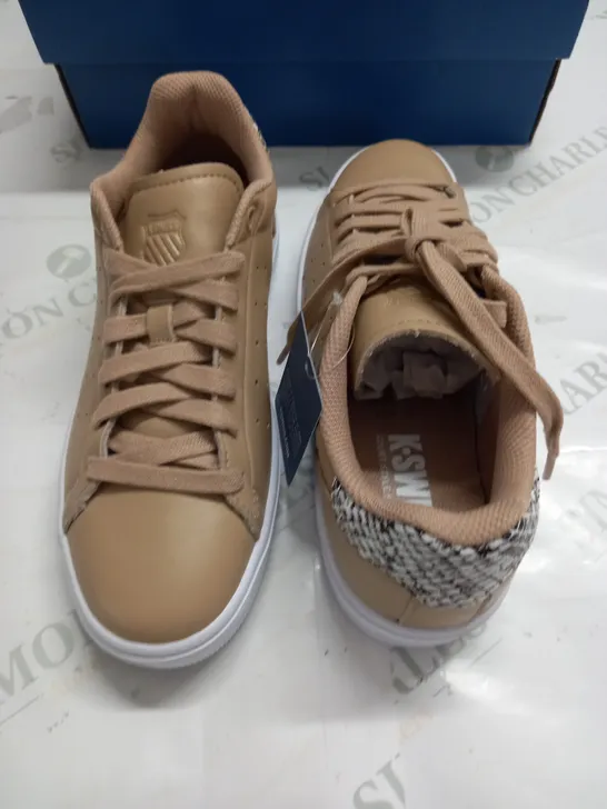 BOXED PAIR OF K-SWISS FRASCO LEATHER TRAINERS IN NOUGAT - 6