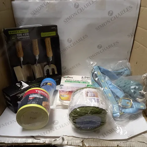 LOT OF ASSORTED HOUSEHOLD ITEMS TO INCLUDE GARDEN TOOLS, XL DUST SHEETS AND WOOL