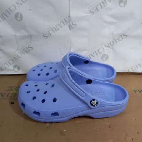 CROCS CLASSIC MOON JELLY SIZE 6/7