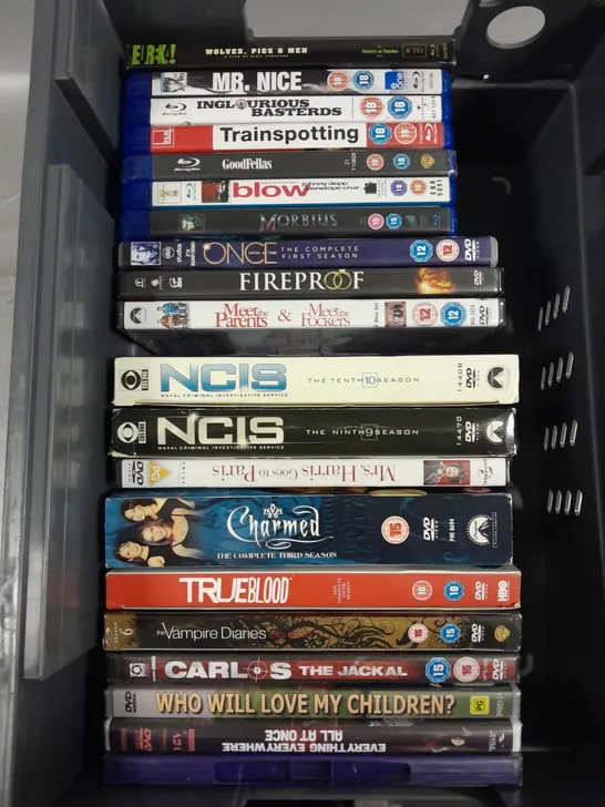 APPROXIMATELY 20 ASSORTED DVD/BLU-RAY FILMS & BOX SETS TO INCLUDE CHARMED, CARLOS THE JACKAL, TRUE BLOOD ETC 