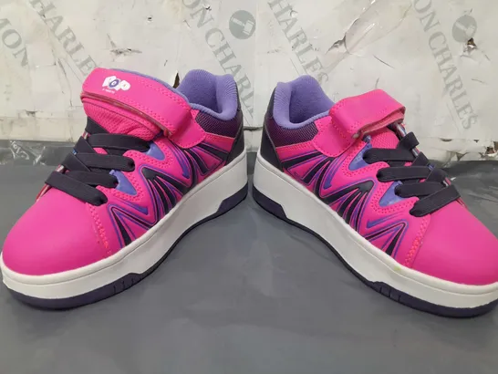 BOXED PAIR OF POP BURST BY HEELYS KIDS SHOES IN PINK/PURPLE/BLUER UK SIZE 13