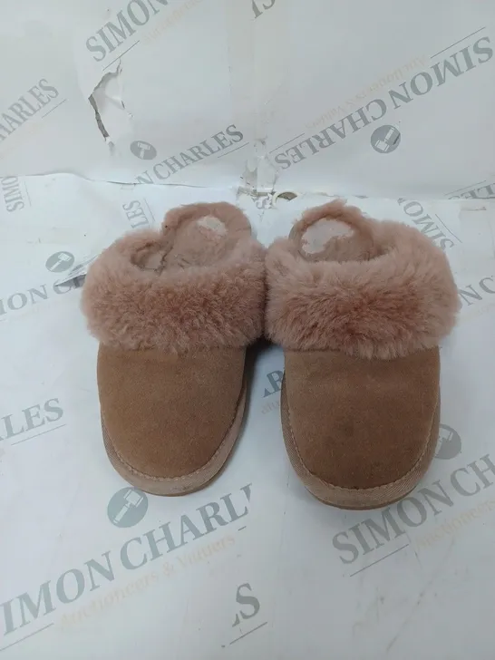 EMU AUSTRALIA JOLIE SLIPPERS - SIZE 4