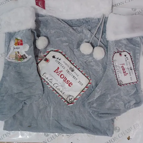 BOX OF 3 ASSORTED HOUSEHOLD ITEMS TO INCLUDE PERSONALISED CHRISTMAS SACK "MOUSE", PERSONALISED GREY ROCKING HORSE STOCKING "JAMIE", AND PERSONALISED SPECIAL DELIVERY STOCKING "JONAH"