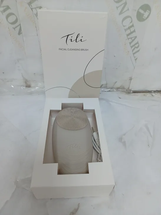 BOXED TILI FACIAL CLEANSING BRUSH LIGHT BEIGE