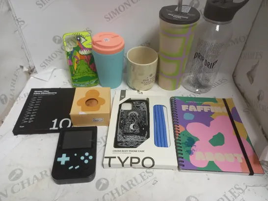 BOX OF APPROXIMATELY 15 ASSORTED HOUSEHOLD PRODUCTS TO INCLUDE SMOOTHIE CUP, NOTEPADS, CROSS BODY PHONE CASE ETC 