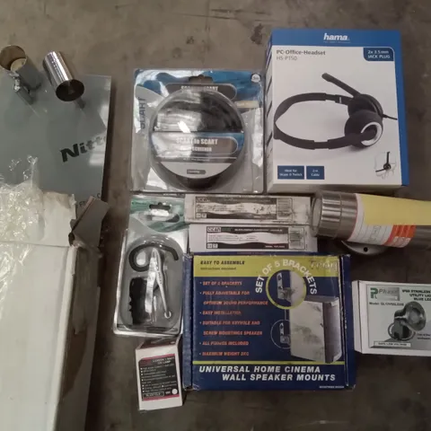 PALLET OF ASSORTED LIGHTING & AUDIO EQUIPMENT INCLUDING HAMA PC OFFICE HEADSET, PHILEX SCART TO START, PHILEX COMMUNICATION HEADSET, TITAN ECO COMPACT FLUORESCENT, UNIVERSAL HOME WALL SPEAKER MOUNTS