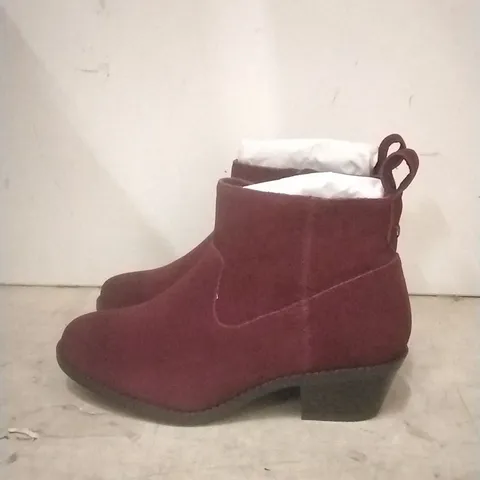 BOXED VIONIC VERA WOMENS ANKLE BOOT COLOUR: BURGUNDY SIZE: UK 3