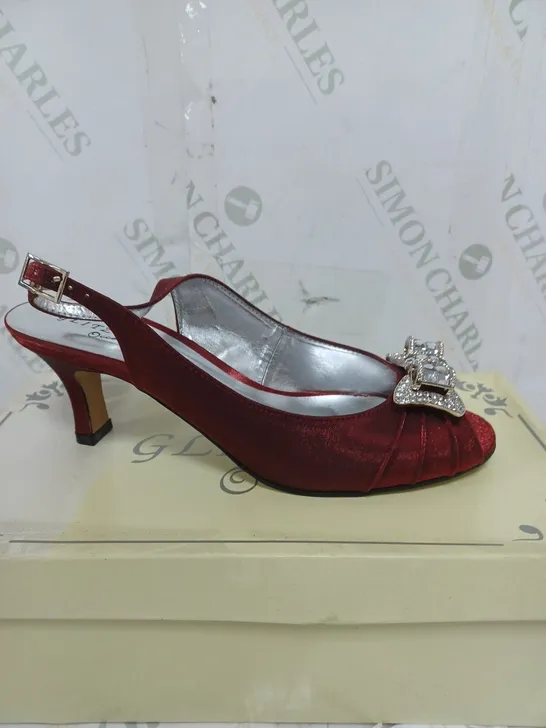BOX OF APPROXIMATELY 10 PAIRS OF SHOES TO INCLUDE GEM HEELS, RED LOW HEELS, BLUE HIGH HEELS ETC