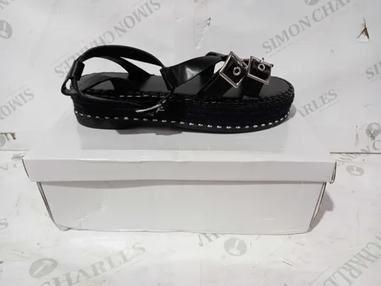 BOXED PAIR OF DESIGNER CHUNKY SANDALS IN BLACK UK SIZE 6