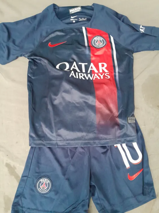 NIKE CHILDREN'S PARIS SAINT GERMAIN KIT SIZE 22