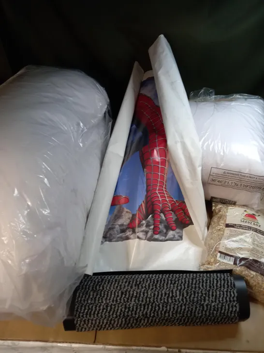 LOT OF APPROXIMATELY 5 HOUSEHOLD ITEMS TO INCLUDE BIRD FEED, POSTER, NECK PILLOW ETC