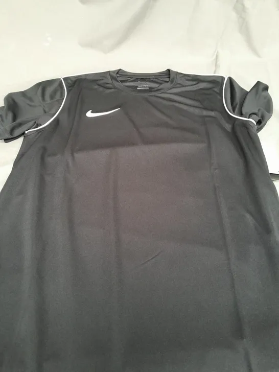 NIKE DRI FIT T-SHIRT IN BLACK - MEDIUM