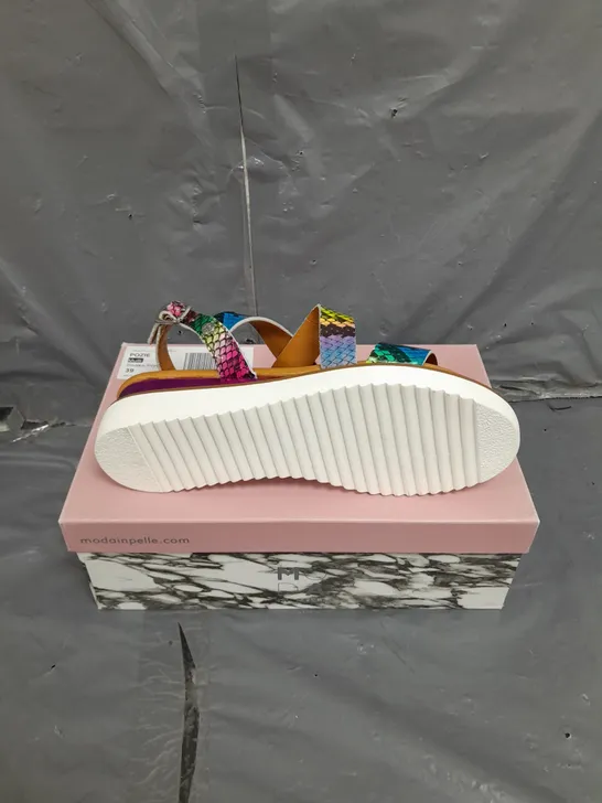 BOXED PAIR OF MODA IN PELLE WEDGE SANDAL WITH CROSS OVER IN MULTI SNAKE PRINT SIZE 7