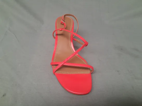 BOXED PAIR OF REISS OPEN TOE LOW HEEL STRAPPY SANDALS IN RED EU SIZE 40