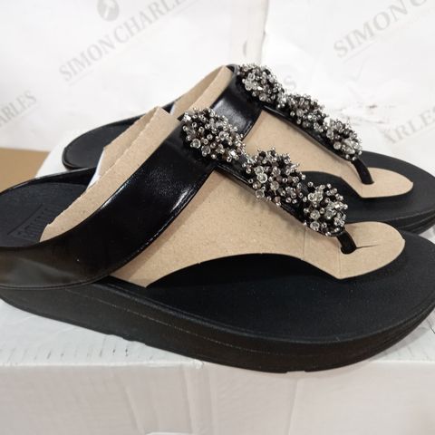 FITFLOP GALAXY TOE SANDALS IN BLACK, UK SIZE 6