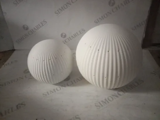 BOXED KELLY HOPPEN SET OF 2 LARGE CERAMIC LIGHT UP ORNAMENTS [COLLECTION ONLY]