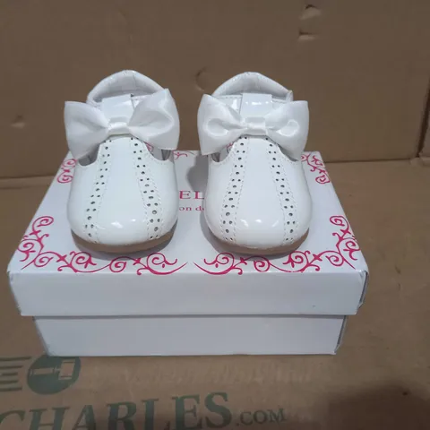 BOXED PAIR OF MELIA BABY SHOES IN WHITE UK SIZE 3