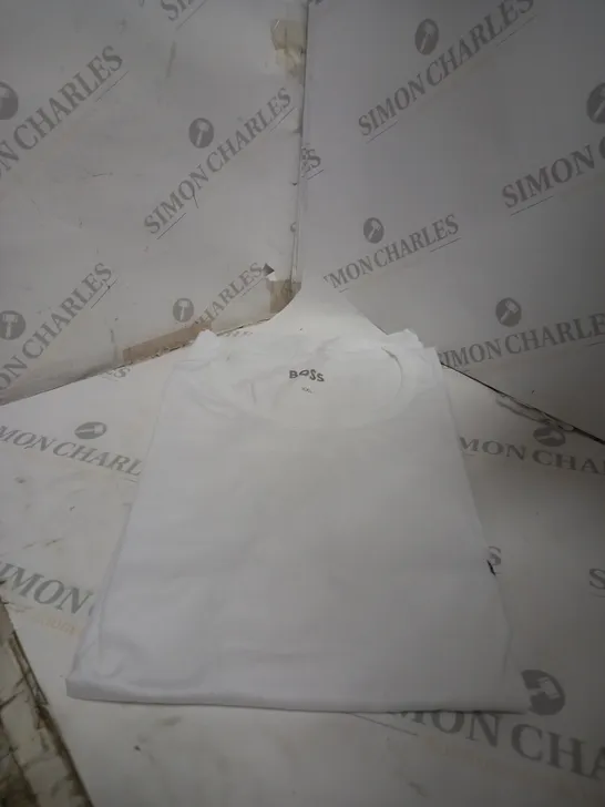 LARGE WHITE HUGO BOSS T-SHIRT 