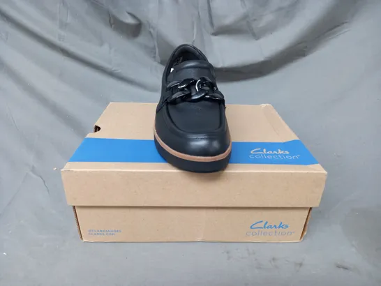 BOXED PAIR OF CLARKS ZYLAH MAY SHOE SIN BLACK UK SIZE 5.5