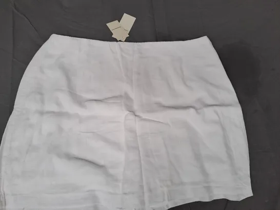 ABERCROMBIE & FITCH SKIRT IN WHITE SIZE LARGE