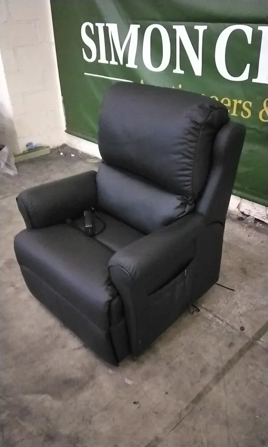 QUALITY BRITISH DESIGNED & MANUFACTURED G PLAN NEWMARKET LARGE DUAL ELEVATE CAMBRIDGE BLACK LEATHER ARMCHAIR