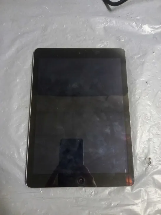 APPLE IPAD AIR SILVER