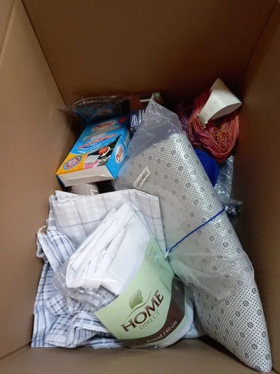 BOX OF APPROXIMATELY 20 ITEMS TO INCLUDE SOLAR LUCENT FENCE LIGHTS, DEHUMIDIFIER BAGS, YARN ETC