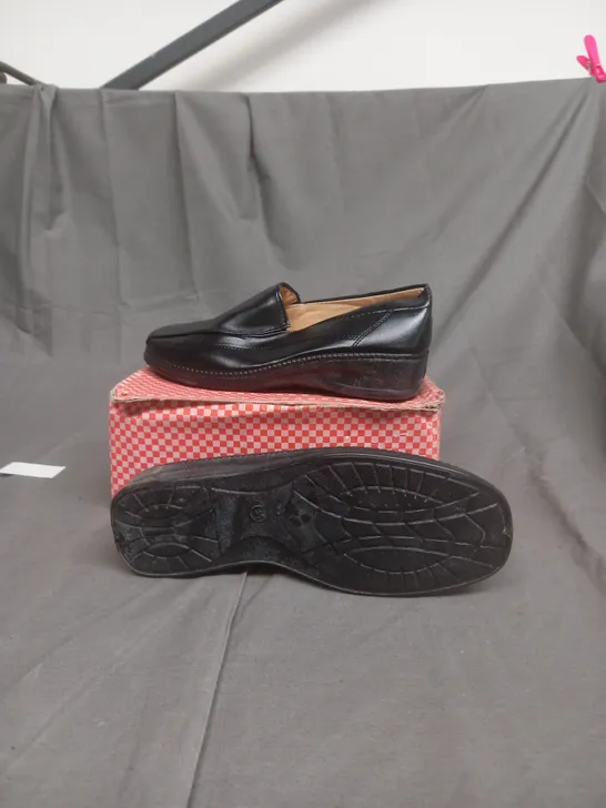 BOXED SUEVES BLACK SHOES SIZE 36