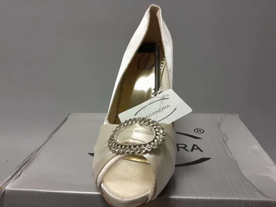 12 BOXED CASANDRA OPEN TOE HEELS IN IVORY IN VARIOUS SIZES