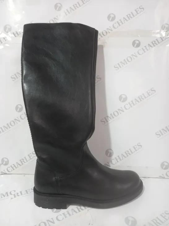 BOXED PAIR OF CLARKS ORINOCO2 LONG KNEE-HIGH BOOTS IN BLACK UK SIZE 7