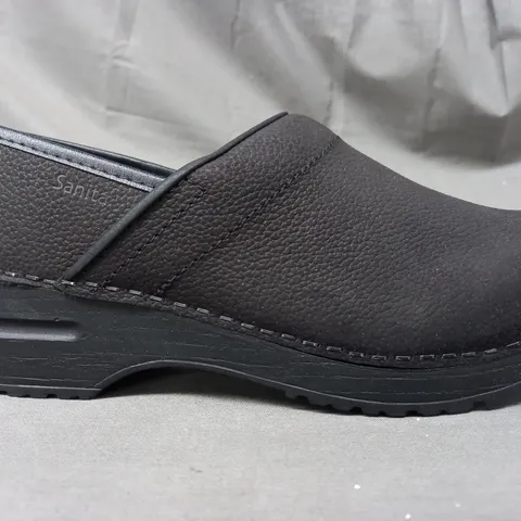 BOXED PAIR OF SANITA SLIP-ON SHOES IN BLACK EU SIZE 39