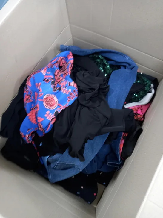 BOX OF APPROXIMATELY 10 ITEMS TO INCLUDE T-SHIRTS, SHORTS, DRESSES ETC