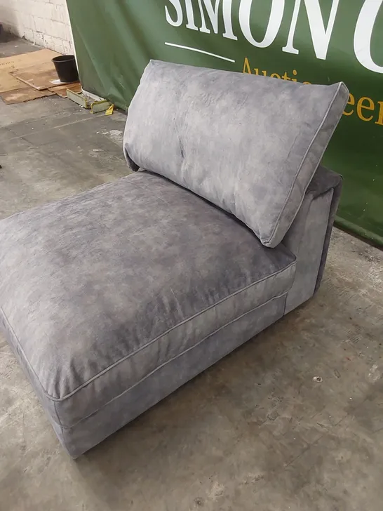 DESIGNER VELVET UPHOLSTERED SOFA PIECE WITH CUSHIONS IN SILVER - INCOMPLETE SOFA PIECE