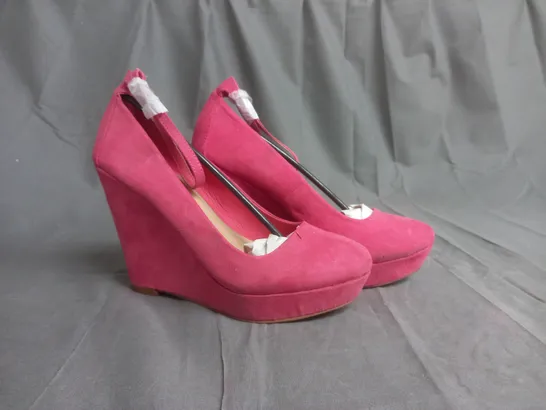 BOX OF APPROXIMATELY 7 PAIRS OF CLARAS WEDGE SHOES IN PINKS VARIOUS SIZES 