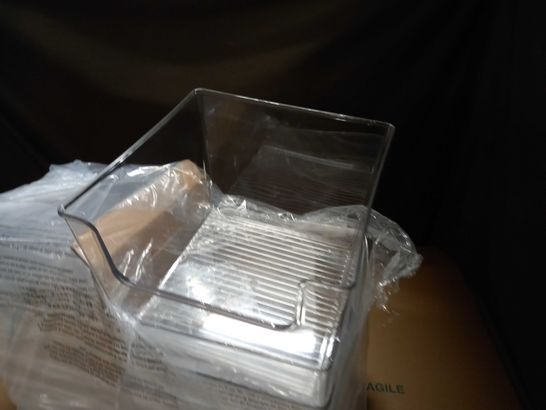 LOT OF 8 CLEAR FRONT DIP BINS - 25X25X20CM