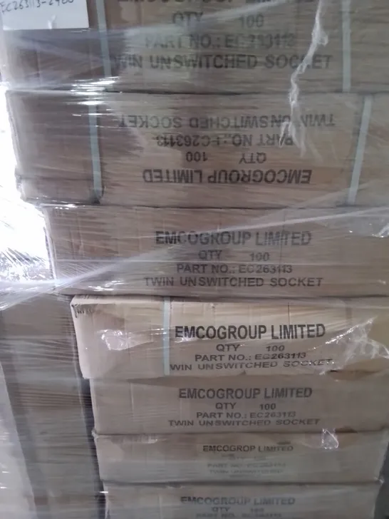 PALLET OF APPROXIMATELY 2800 OF EMCO TWIN UNSWITCHED SOCKETS - EC 263113