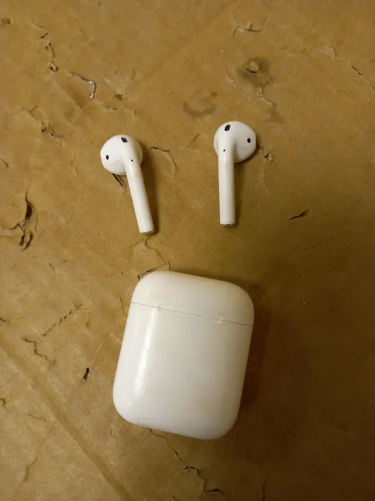 APPLE AIRPODS