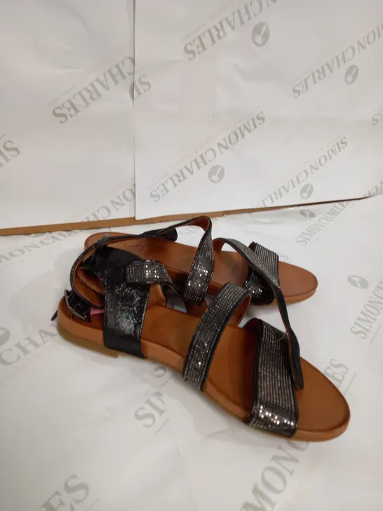 MODA BLACK/BROWN SANDALS SIZE 6 