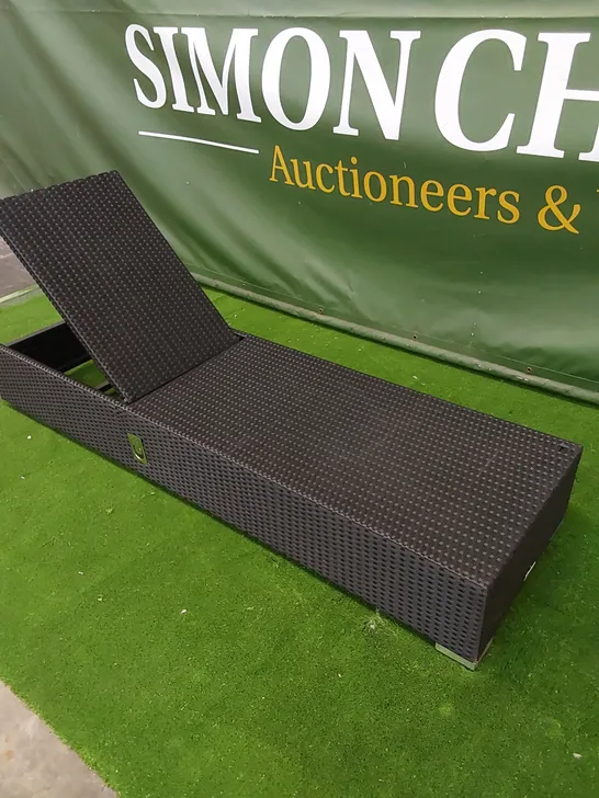 DESIGNER MANUAL ADJUSTABLE SUNLOUNGER IN BLACK RATTAN 