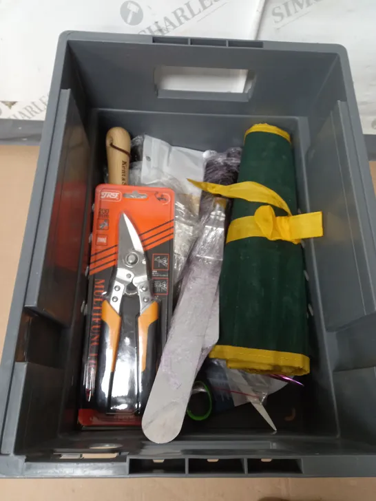 TOTE OF APPROX 10 HOUSEHOLD ITEMS TOO INCLUDE SNIPS , GARDENING TOOLS , NUTS AND BOLTS 