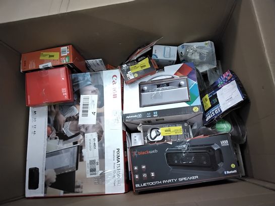 BOX OF ASSORTED ELECTRONIC ITEMS TO INCLUDE BLACKWEB LIGHT UP BLUETOOTH SPEAKER, ONE FOR ALL AERIAL, ONN PERSONAL CD PLAYER, PANASONIC DVD PLAYER, POLAROID DAB+ RADIO, ETC