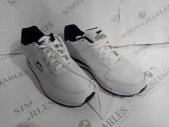 BOXED PAIR OF SLAZENGER TRAINERS SIZE 8