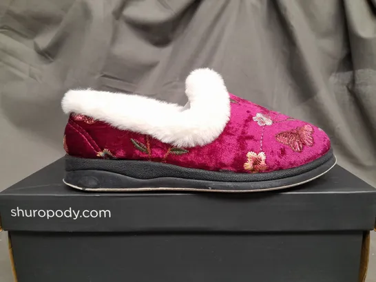 BOXED SHUROPODY FOOT CLINIC BURGUNDY SLIPPERS - UK 3 