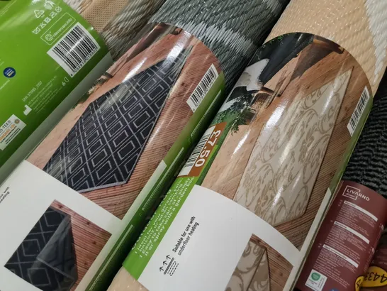 PALLET OF ASSORTED HOME FABRIC ITEMS TO INCLUDE LIVARNO OUTDOOR RUGS AND FILLED POUFFES