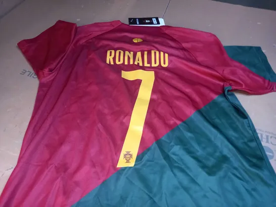 PORTUGAL `RONALDO` 7 FOOTBALL KIT - SIZE M