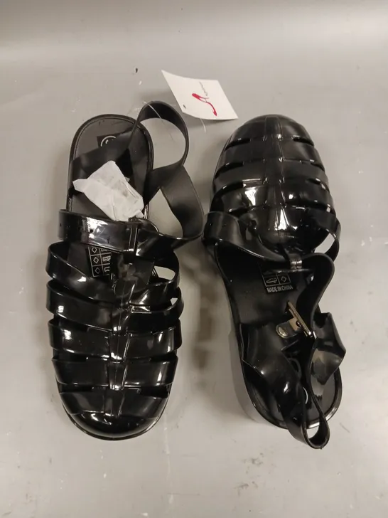 LOT OF 24 BAGGED PAIRS OF ASPIRER BLACK SANDALS - VARIOUS SIZES