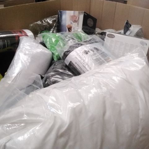 PALLET OF ASSORTED ITEMS INCLUDING FOAM ROLLER, LAY-Z-SPA NECK REST, HOSE PIPE, SET OF 2 WHITE PILLOWS, 100FT HOSE