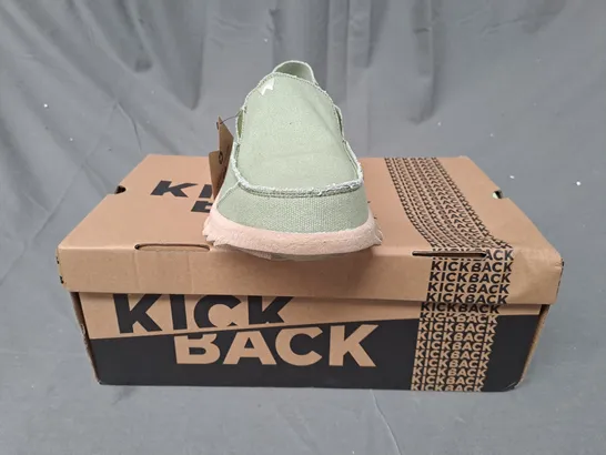 BOXED PAIR OF KICKBACK COUCH MID SLIP-ON SHOES IN GREEN UK SIZE 8